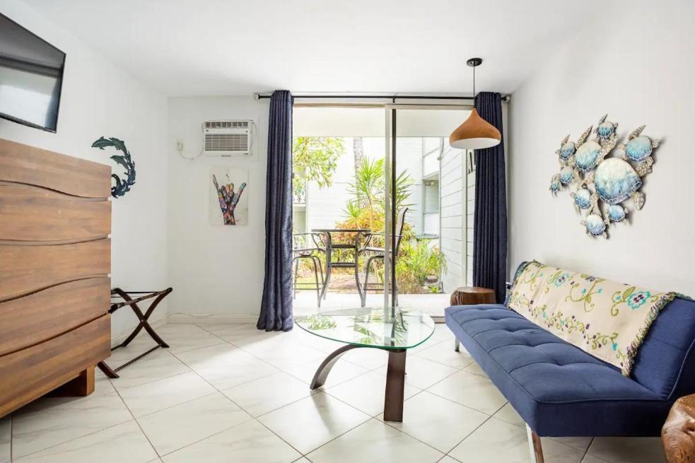 Downtown Hawaiian Theme Condo With Hot Tub, Pool & Beach - Kona Islander Inn Kailua-Kona Exterior photo