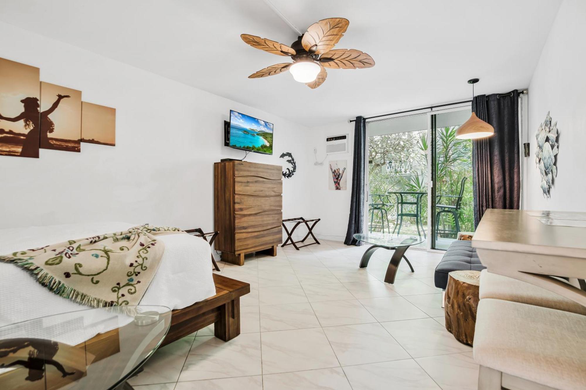 Downtown Hawaiian Theme Condo With Hot Tub, Pool & Beach - Kona Islander Inn Kailua-Kona Exterior photo
