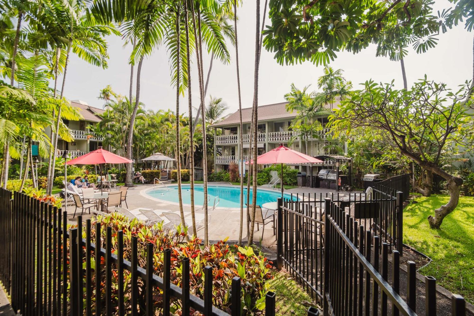 Downtown Hawaiian Theme Condo With Hot Tub, Pool & Beach - Kona Islander Inn Kailua-Kona Exterior photo